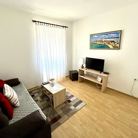 Kontrada Apartment *